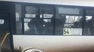 Воронежцы сняли на видео драку пассажиров в маршрутке