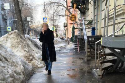 В Саратове одну и ту же девушку дважды едва не убило снегом с крыши - saratov.mk.ru - Саратов