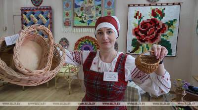 ФОТОФАКТ: В Витебске открылись две выставки мастеров народных ремесел из Шумилино