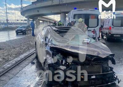 В Москве с эстакады на автомобили рухнула бетонная плита
