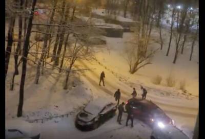 В Петербурге местный житель выстрелил в таксиста из-за парковочного места