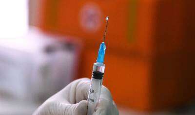 Вакцина и моральный ущерб: латвийцам помогут разрешить последствия от прививки