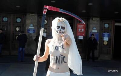 В Киеве активистка Femen призывала не паниковать