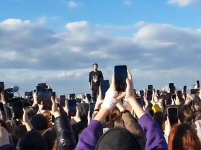 "Все буде добре для кожного з нас". Группа "Океан Ельзи" спонтанно выступила в центре Киева. Видео