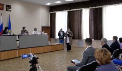 За новосибирским депутатом прибыла бригада психиатров прямо на заседание