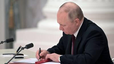 Владимир Путин - Николай Панков - Валентина Матвиенко - Совет Федерации разрешил Путину использовать армию за рубежом - svoboda.org - Россия - Украина - ДНР - ЛНР