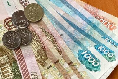 Экономист Колганов призвал россиян не бояться обвала рубля