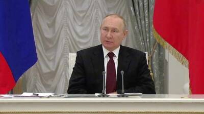 Путин прокомментировал решение использовать армию РФ в Донбассе