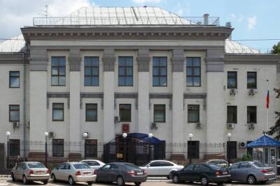 Россия решила эвакуировать посольство в Киеве