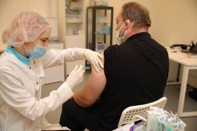 Вакцинацию от COVID-19 прошли более 70 % петербуржцев старше 60 лет