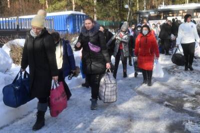 Жителей Донбасса эвакуировали в 15 регионов РФ - МЧС