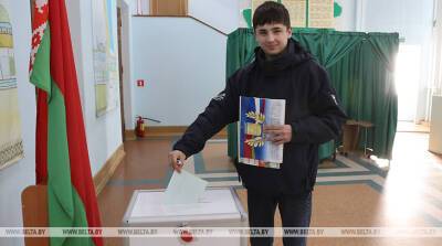 За час 30 человек: в поселке Муховец Брестского района отмечают активность участников референдума