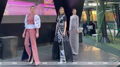 На подиуме "ЭКСПО-2020". Белорусская "Мельница моды" презентовала коллекции одежды в Дубае