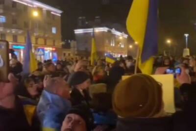 Жители Мариуполя вышли на акцию в поддержку Украины