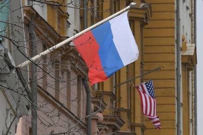 Байден объявил о санкциях против двух российских банков и суверенного долга РФ