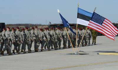 Президент США в ответ на введение российских войск на Донбасс перебрасывает своих военных в Прибалтику