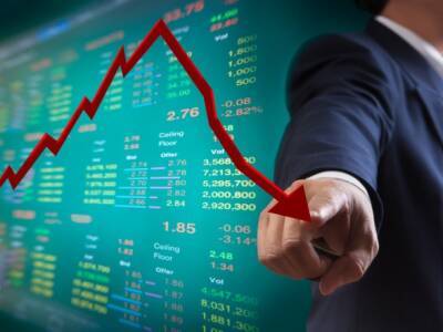 Рынок акций РФ открылся обвалом индекса Мосбиржи более чем на 5%