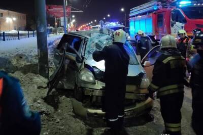 Женщина пострадала после столкновения со столбом в Томске