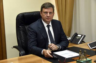 Сенатор Андрей Епишин поздравляет с Днем защитника Отечества