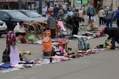 В Смольном взялись за уничтожение нелегальной торговли на улицах Петербурга