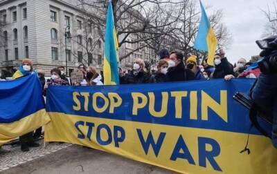Владимир Путин - В Берлине сотни людей вышли на протест возле посольства России - korrespondent.net - Россия - Украина - Германия - ДНР - Берлин - ЛНР