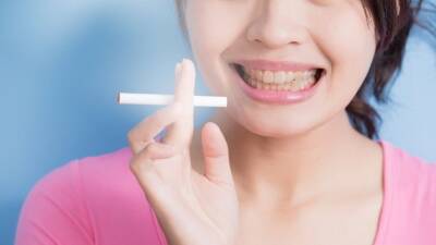 Сигареты или зубы? Почему курильщикам нельзя ставить виниры и импланты