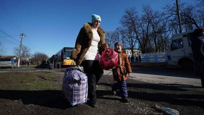 Почти 2,8 тыс. беженцев из Донбасса получили материальную помощь
