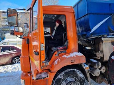 Ухтинских журналистов прокатили на мусоровозе