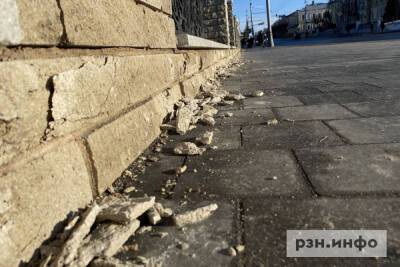 У Астраханского моста в Рязани начала разрушаться декоративная плитка