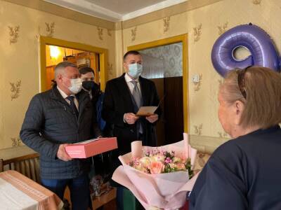 Депутат Мособлдумы Володин поздравил ветерана в Красногорске