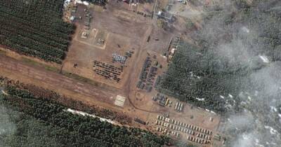 Рядом с границей Украины: Спутники зафиксировали новое скопление армии РФ в Беларуси (ФОТО)