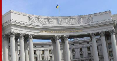 В МИД Украины призвали граждан страны немедленно уехать из России