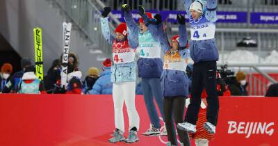 Пекин-2022 | Видео: Историческое серебро сборной ROC в прыжках с трамплина в командном миксте