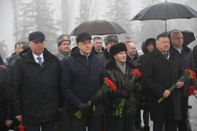 В Саратове память погибших в бою почтили в День защитника Отечества