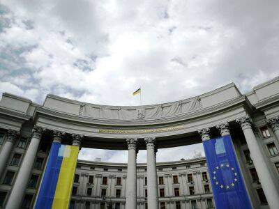 МИД Украины призвал своих граждан покинуть Россию