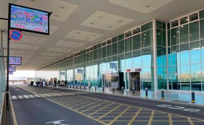 В Uzbekistan Airports опровергли слухи, что на эстакаду в аэропорту Ташкента пускают только избранные авто. Въезд здесь свободный