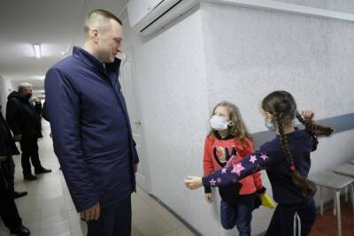 Председатель правительства региона посетил вынужденных переселенцев из Донбасса