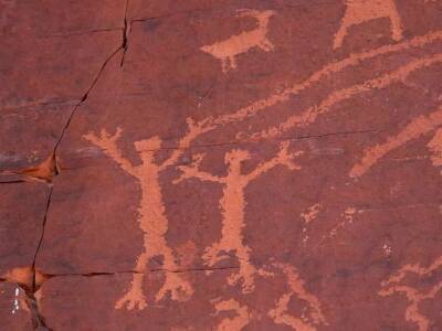 Археологи обнаружили необычную древнюю настенную роспись, которой более 10 000 лет (Фото)