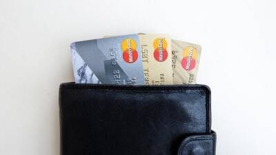 Безналичные операции с платежными картами в Украине выросли на 35%
