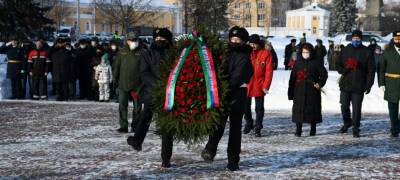 В Петрозаводске у Вечного огня почтили память погибших воинов (ФОТО)