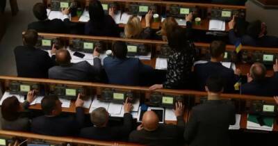 Рада поддержала санкции против голосовавших за признание "Л/ДНР" депутатов Госдумы: следующий шаг за СНБО