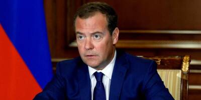 Медведев рассказал о трудностях борьбы с фиктивными браками среди мигрантов