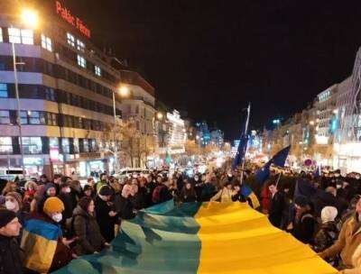 Жители Праги и Берлина вышли на акции в поддержку Украины. ФОТО