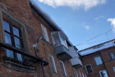Пострадавшего от упавшего куска льда подростка доставили в Новомосковскую больницу