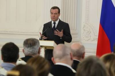 Медведев возмутился фиктивным бракам с мигрантами