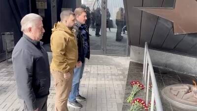 Пушилин и Турчак возложили цветы к мемориалу освободителям Донбасса