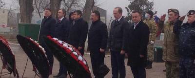 В Астрахани в честь Дня защитника Отечества возложили цветы к памятникам воинской славы
