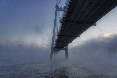 В Красноярске девушку уговорили не прыгать с моста