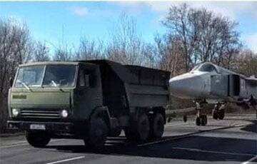 К белорусско-украинской границе отправили бомбардировщик Су-24
