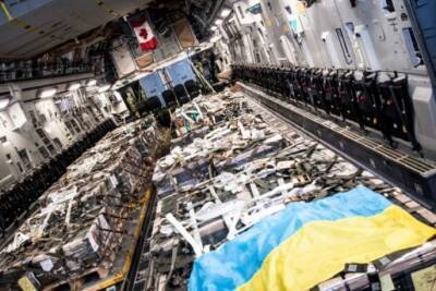 Второй самолет с летальным оружием от Канады прибыл в Украину